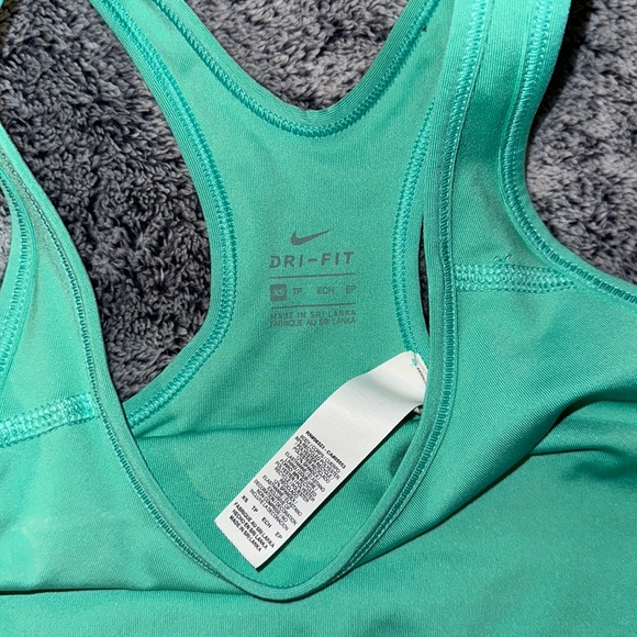 nike sports bra! - Picture 2 of 3